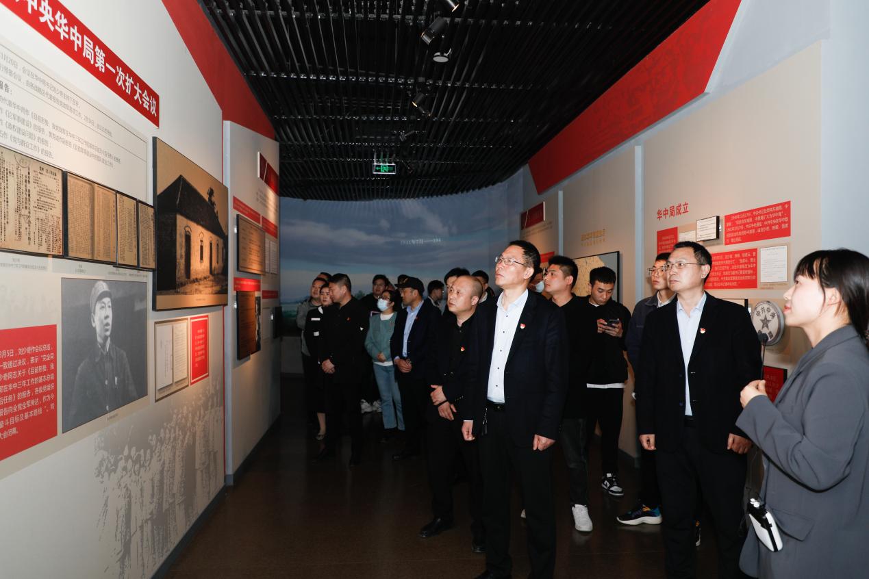 港產(chǎn)公司黨支部開展“緬懷革命先烈 傳承紅色基因”主題黨日活動(dòng)2.jpg