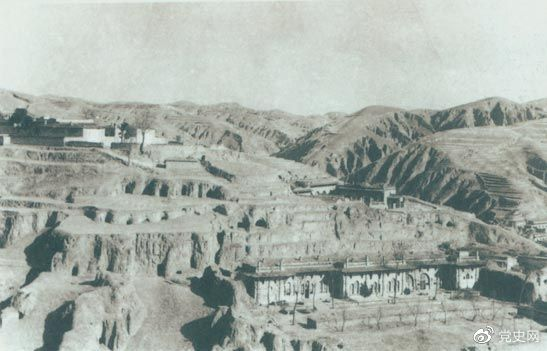 1947年12月25日至28日，中共中央在陜北米脂楊家溝召開擴(kuò)大會議（十二月會議）。圖為會議會址。