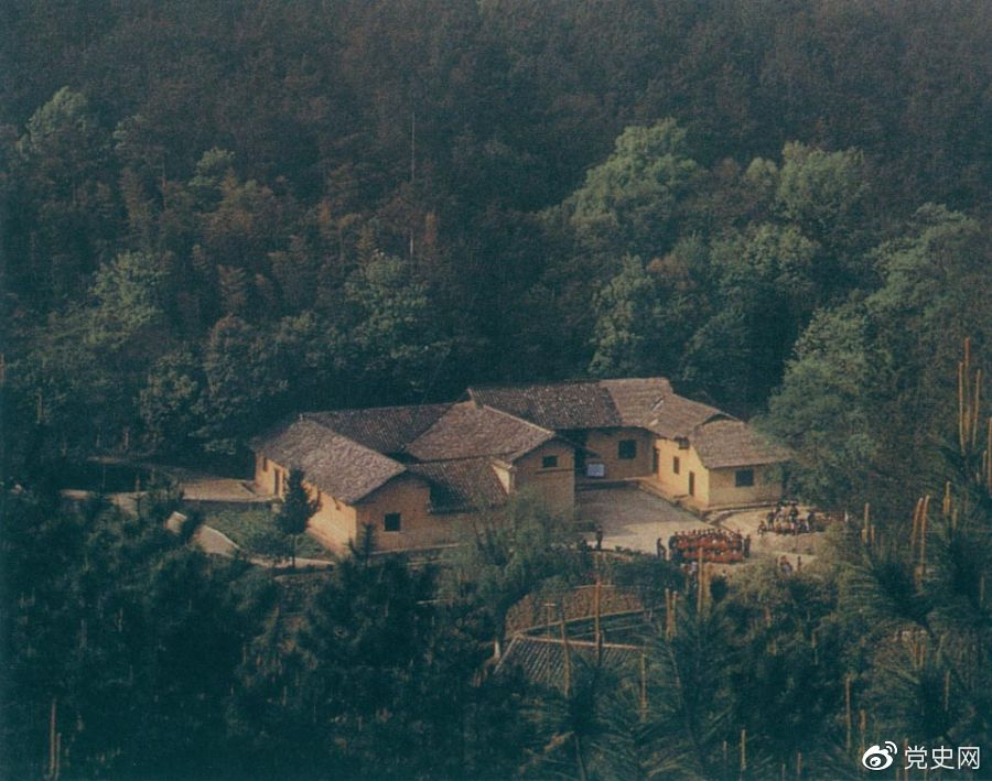 毛澤東故居&mdash;&mdash;湖南省湘潭縣韶山沖上屋場。1893年12月26日，毛澤東在這里誕生。